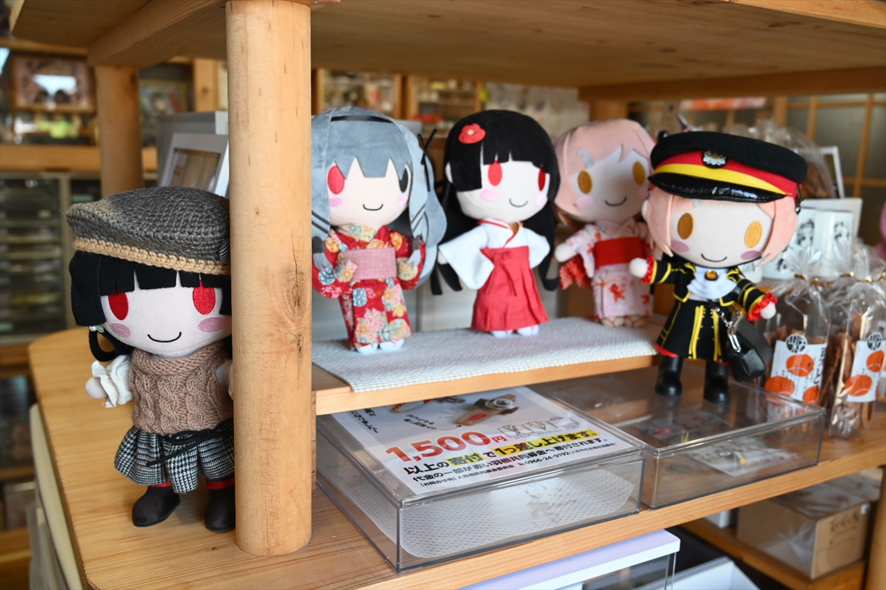 お店番お手伝いする弥奈さん、涼菜さん お店番お手伝いする弥奈さん、涼菜さん
