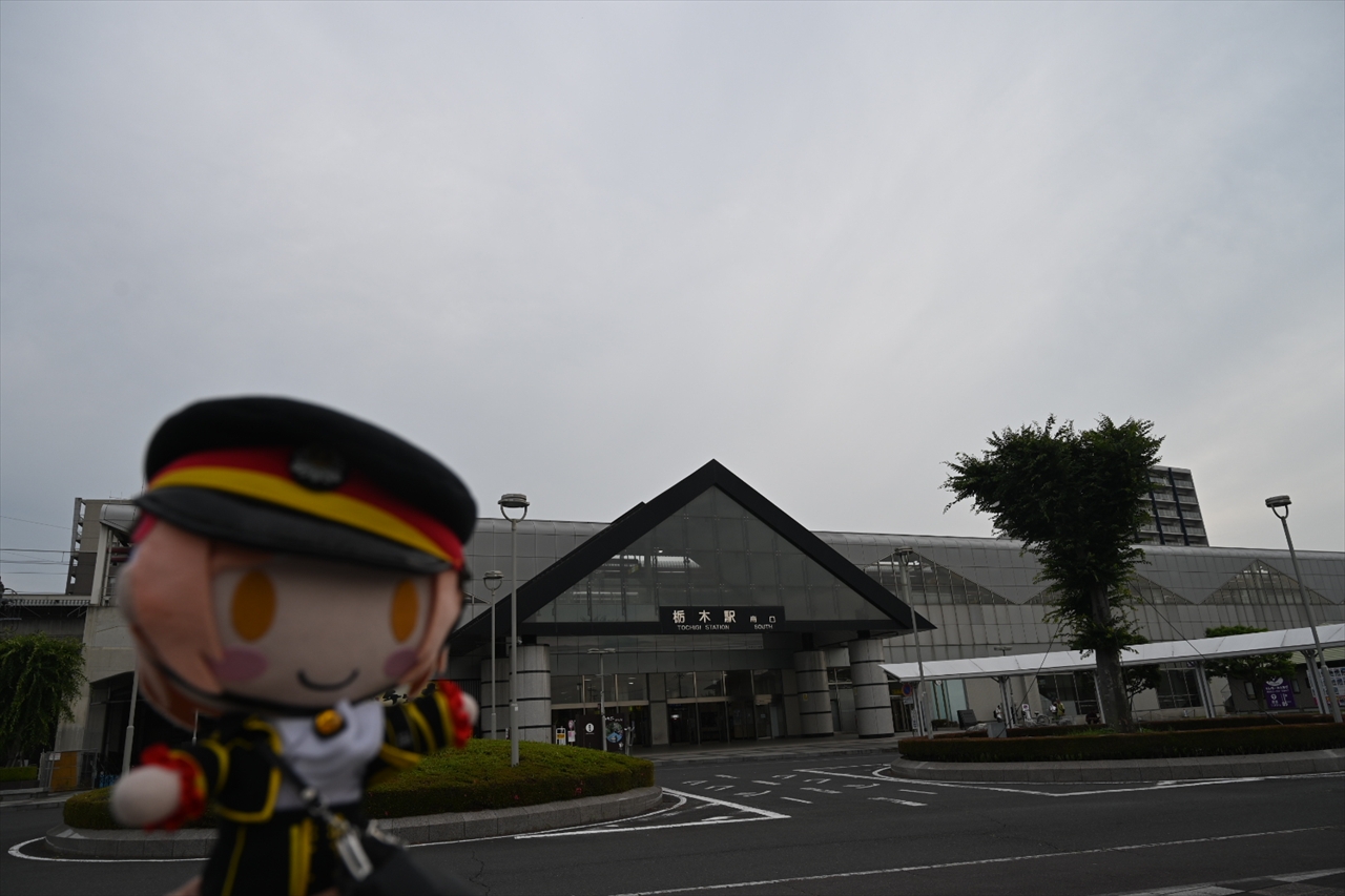 久しぶりの旅行でテンションを上げる弥奈さん 久しぶりの旅行でテンションを上げる弥奈さん