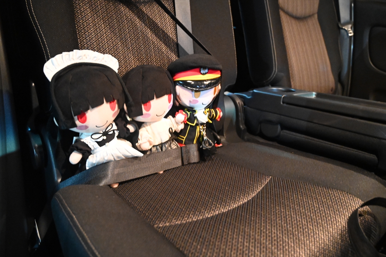 後部座席で今日の感想をまとめるぬいさんたち 後部座席で今日の感想をまとめるぬいさんたち