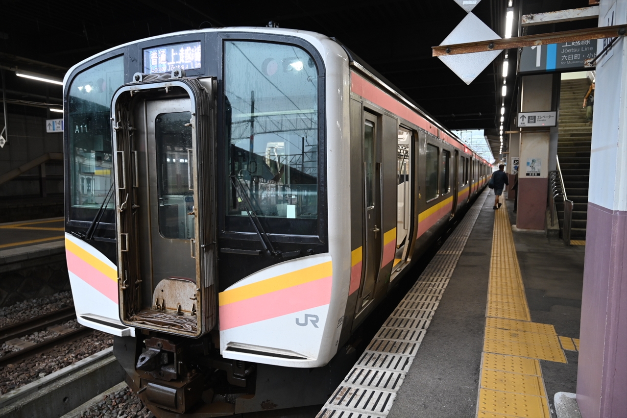停車中のE129系 停車中のE129系