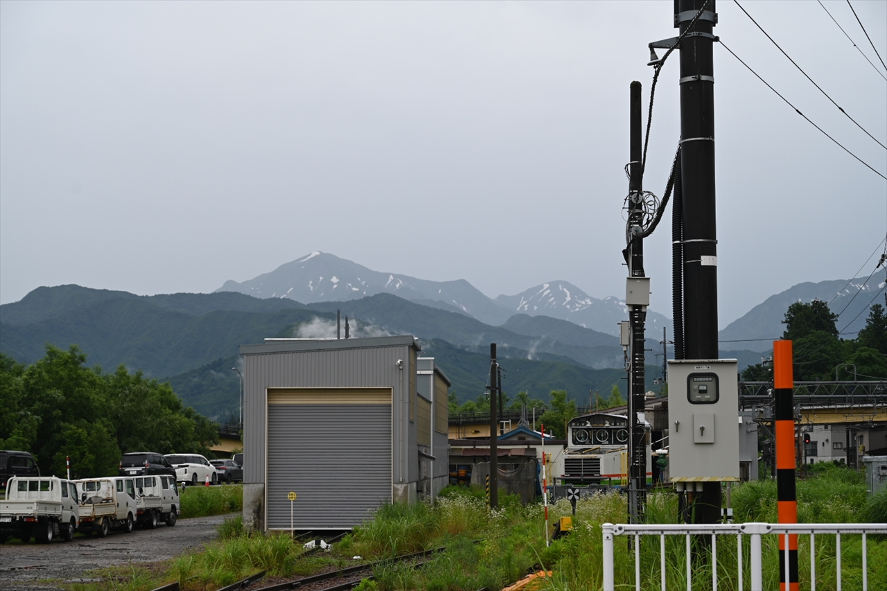 ホームから見える谷川岳方面 ホームから見える谷川岳方面