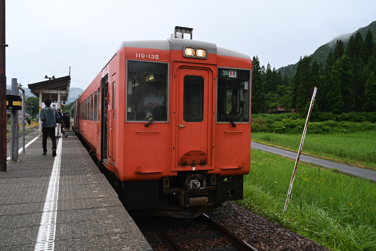 停車中の110系近景 停車中の110系近景